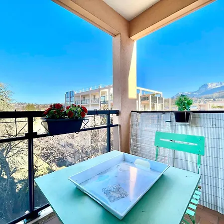 Apartment T2 De 60m² A Annecy-le-vieux, Grande Terrasse Amenagee, Proche Et Commerces - Fr-1-432-74 *
